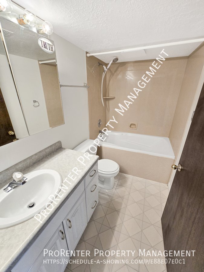 Spacious 4 Bed, 3 Bath Clinton Home property image