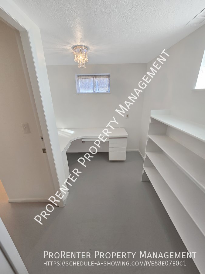 Spacious 4 Bed, 3 Bath Clinton Home property image