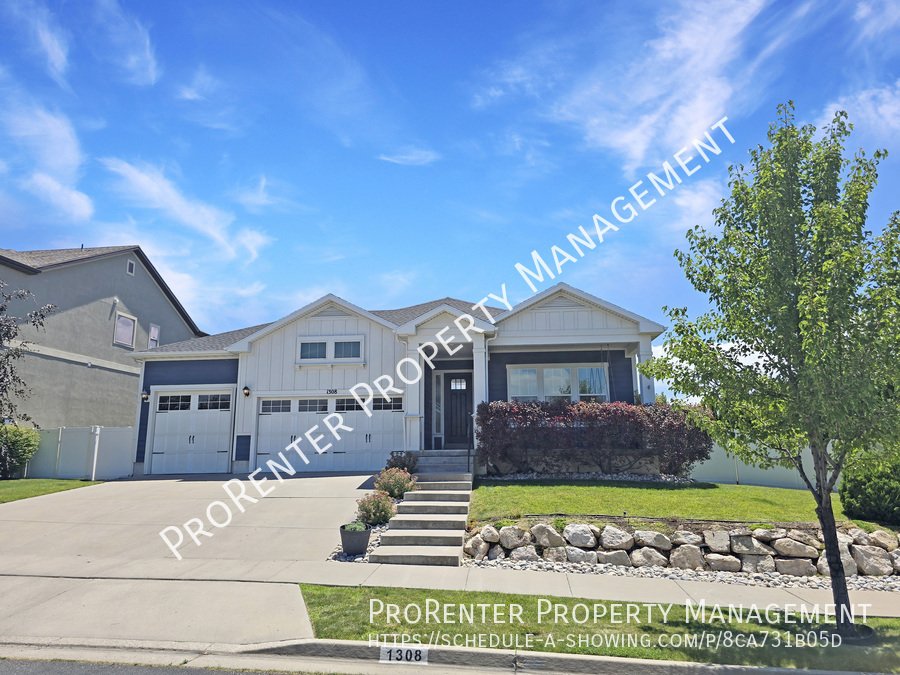 Beautiful 5 Bed, 3 Bath Layton Home property image