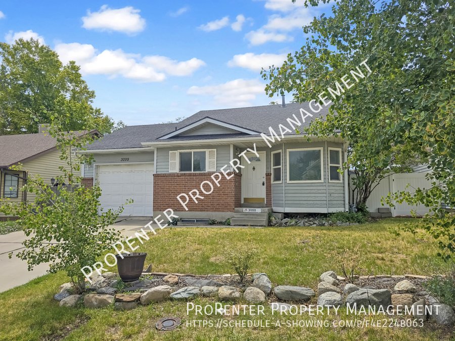 3 Bed, 2 Bath Home with new flooring and paint property image