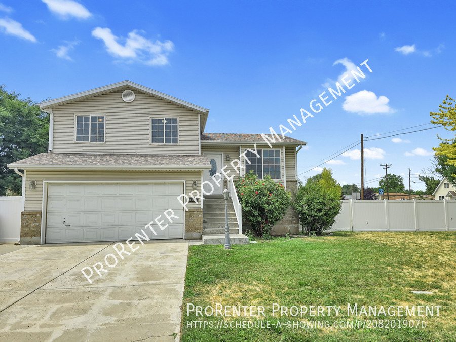 3 Bed, 2 Bath Home with New Paint and Flooring property image