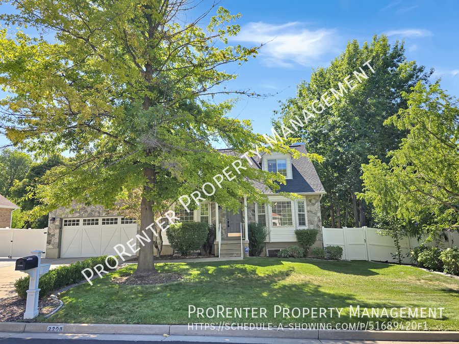 Gorgeous 7 Bed, 3.5 Bath Layton Home property image