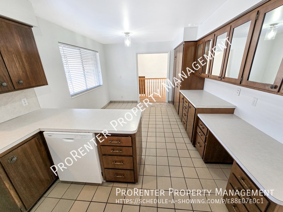 Spacious 4 Bed, 3 Bath Clinton Home property image